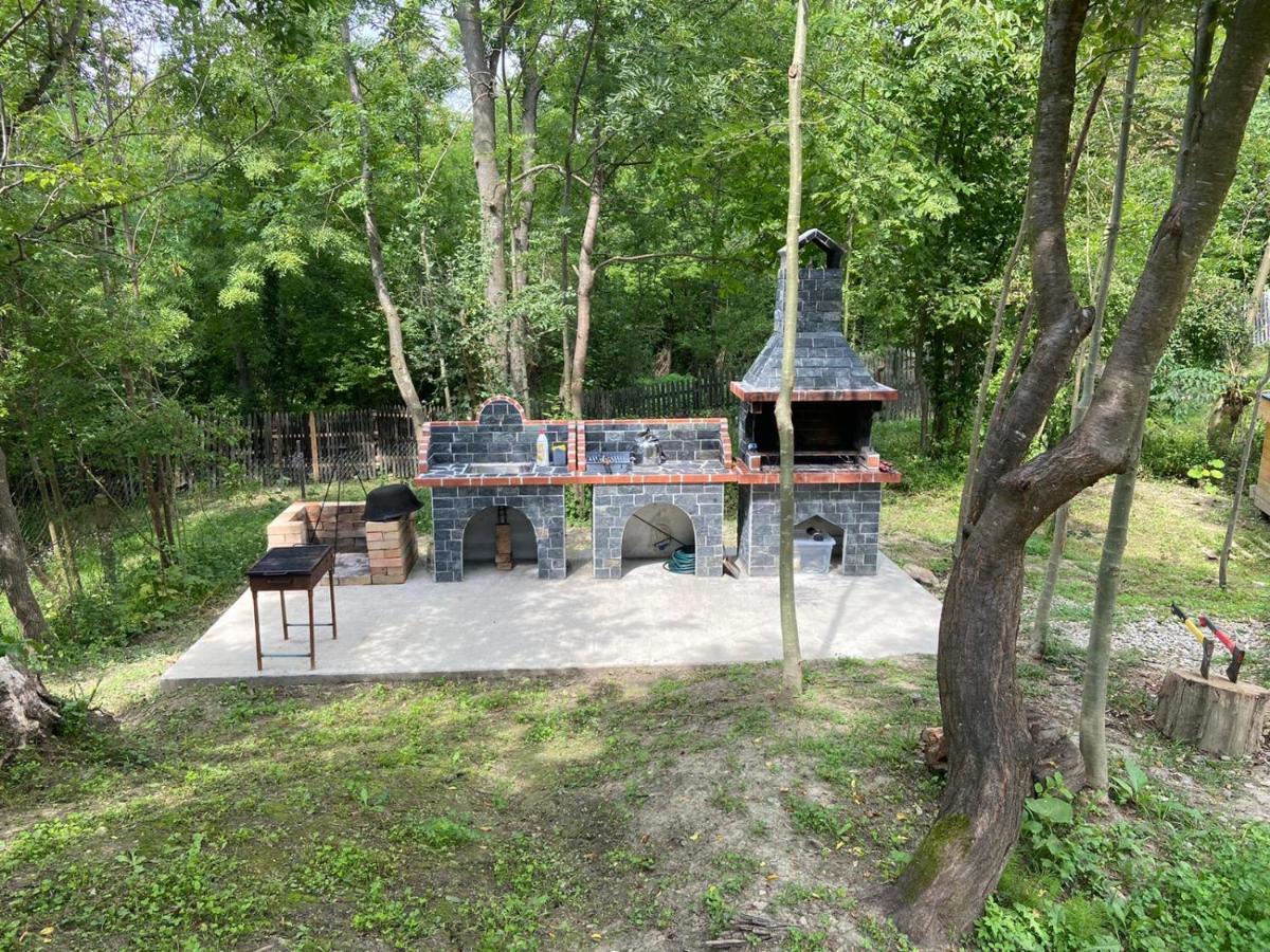 Loku' Varbilau Exterior foto